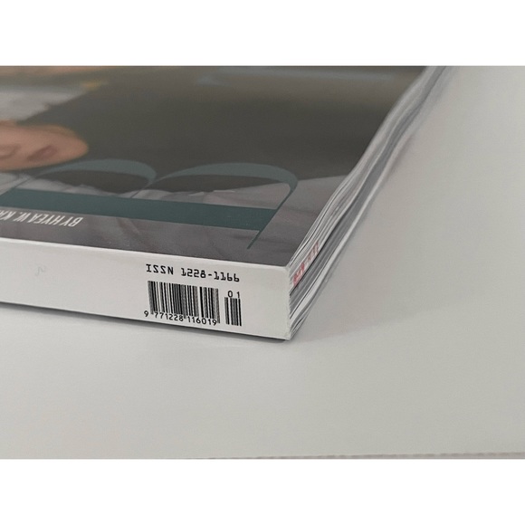 BTS Vogue Korea Jan 2022 Special Edition - Version B - Picture 6 of 11